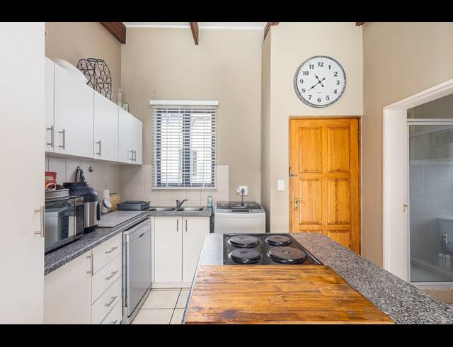 2 BEDROOM APARTMENT RENTED IN BURGUNDY ESTATE